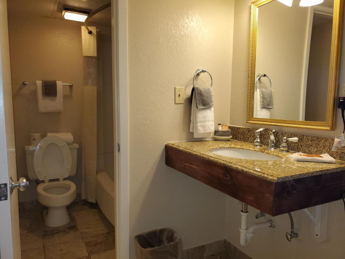 Kansas Country Inn Oakley Екстериор снимка