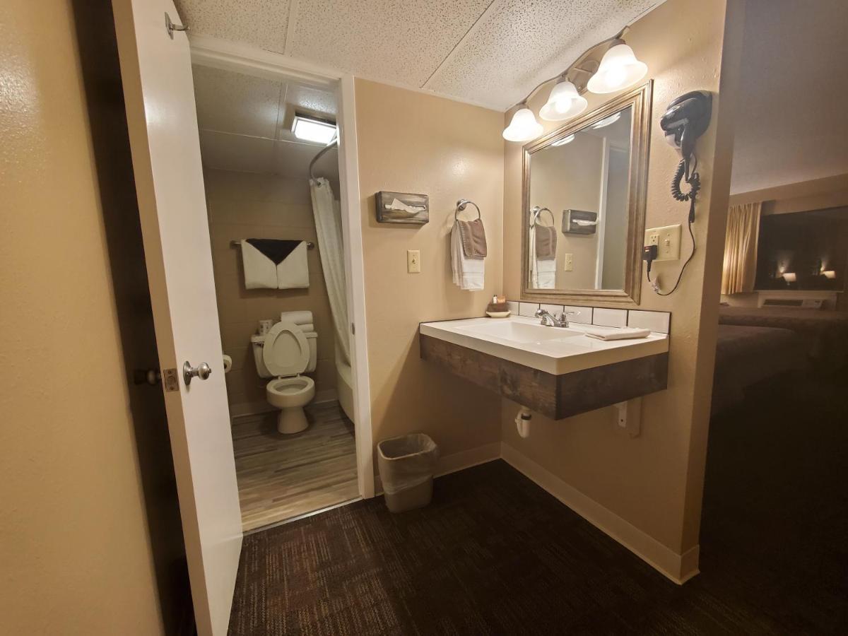 Kansas Country Inn Oakley Екстериор снимка