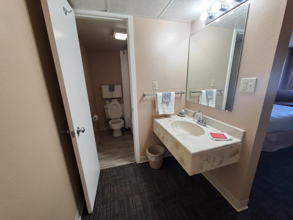 Kansas Country Inn Oakley Екстериор снимка