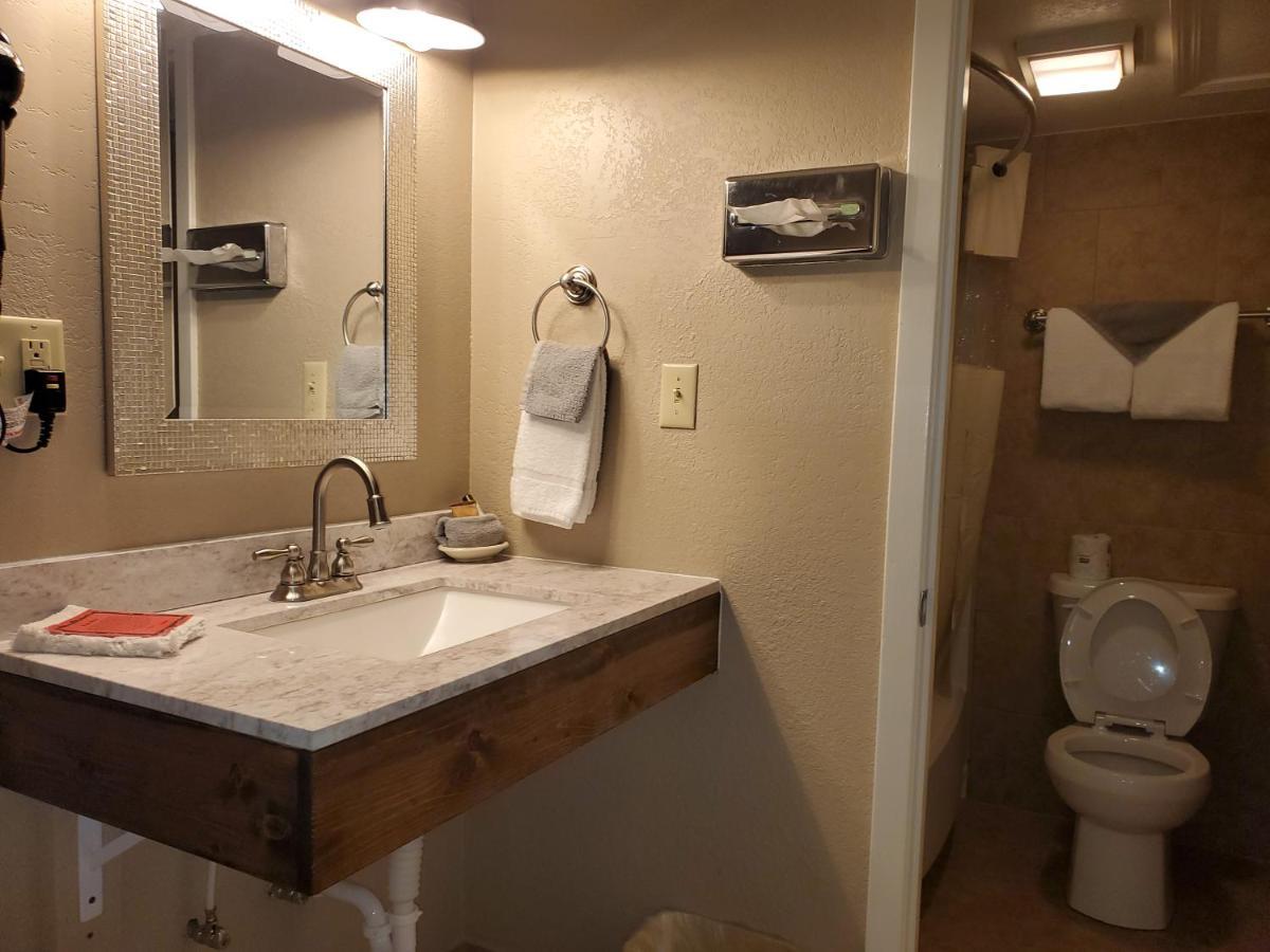 Kansas Country Inn Oakley Екстериор снимка