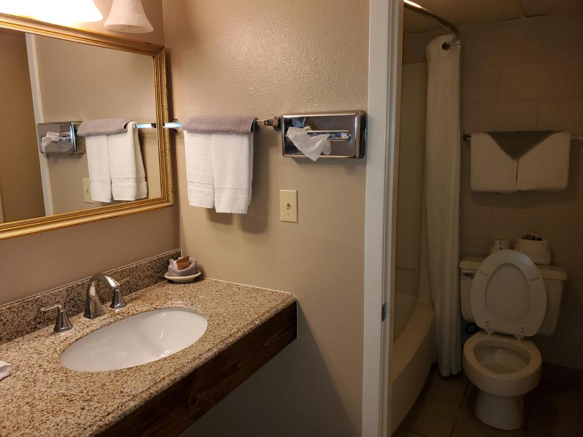 Kansas Country Inn Oakley Екстериор снимка