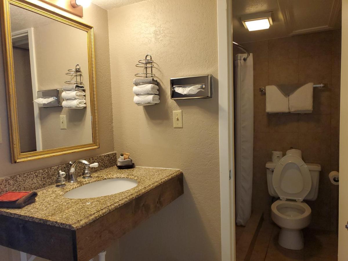 Kansas Country Inn Oakley Екстериор снимка