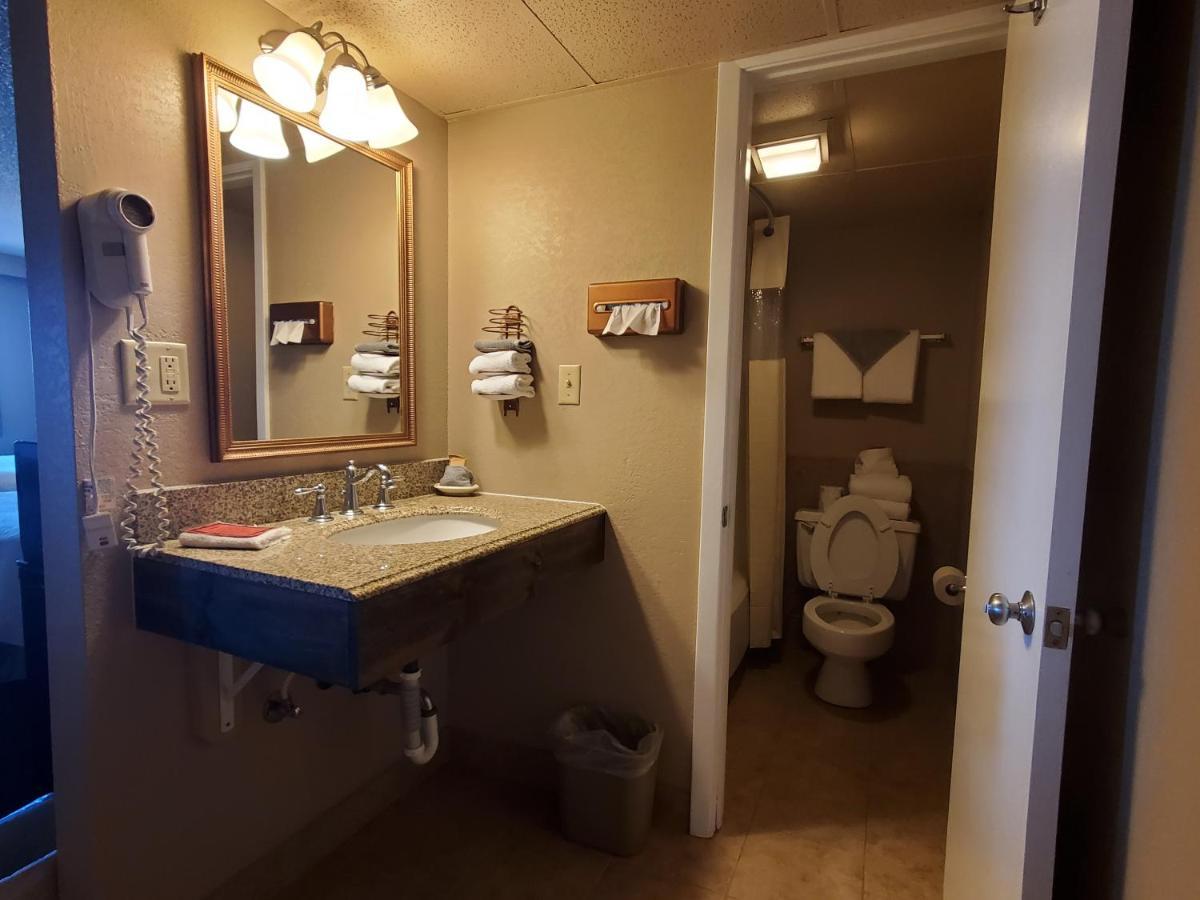 Kansas Country Inn Oakley Екстериор снимка