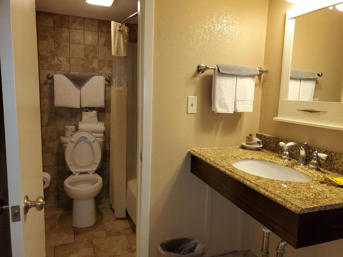 Kansas Country Inn Oakley Екстериор снимка