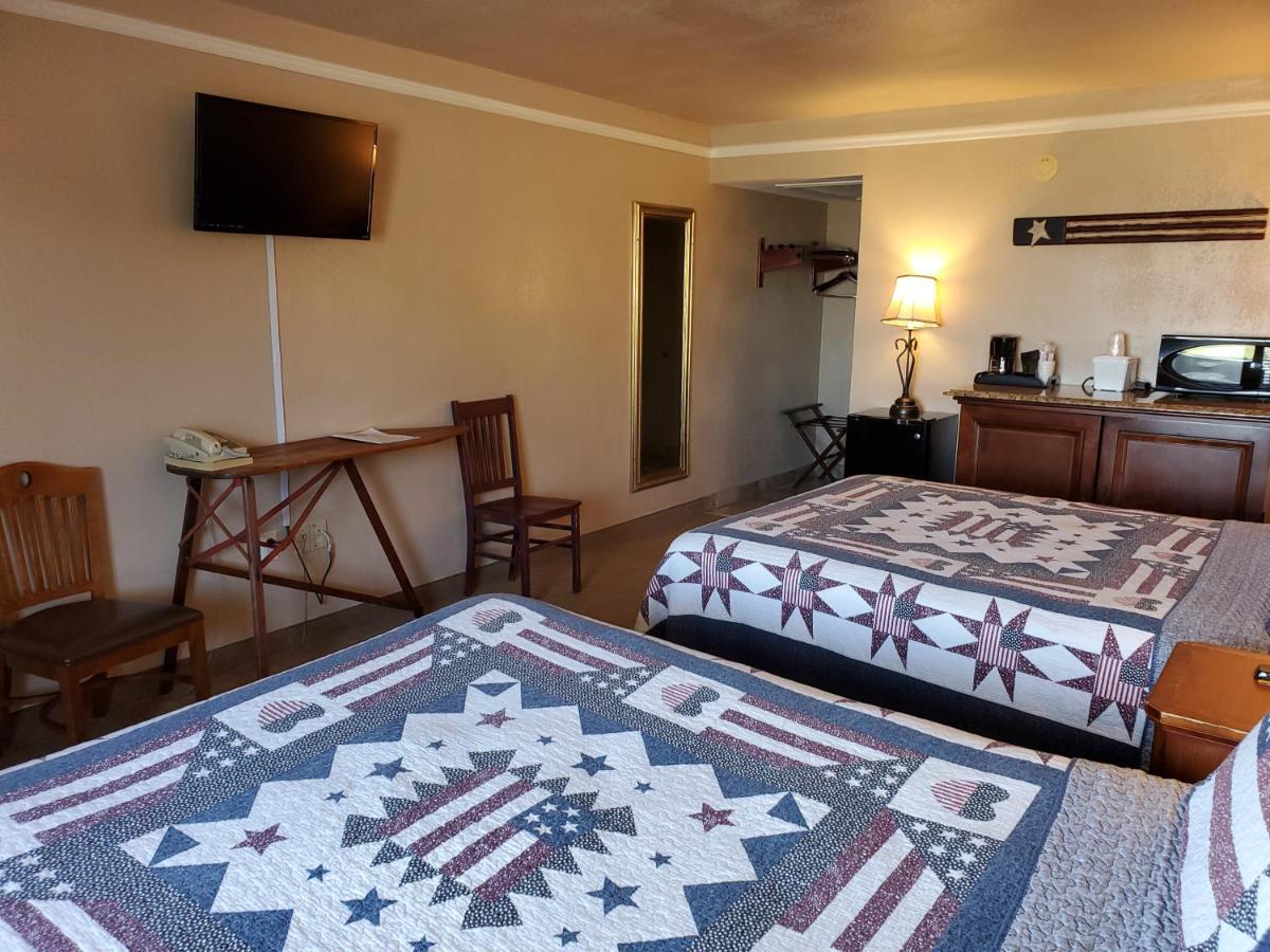 Kansas Country Inn Oakley Екстериор снимка