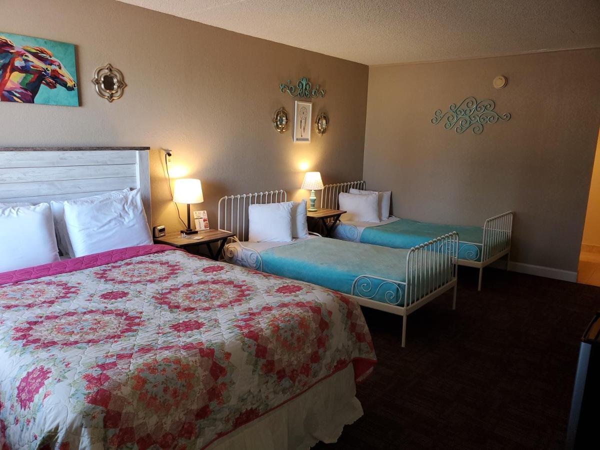 Kansas Country Inn Oakley Екстериор снимка