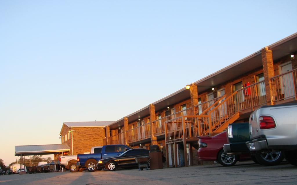 Kansas Country Inn Oakley Екстериор снимка