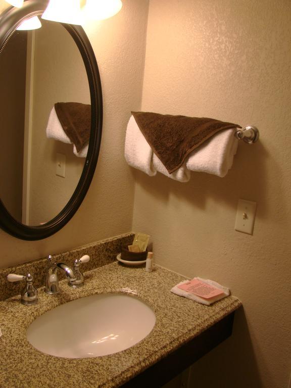 Kansas Country Inn Oakley Стая снимка