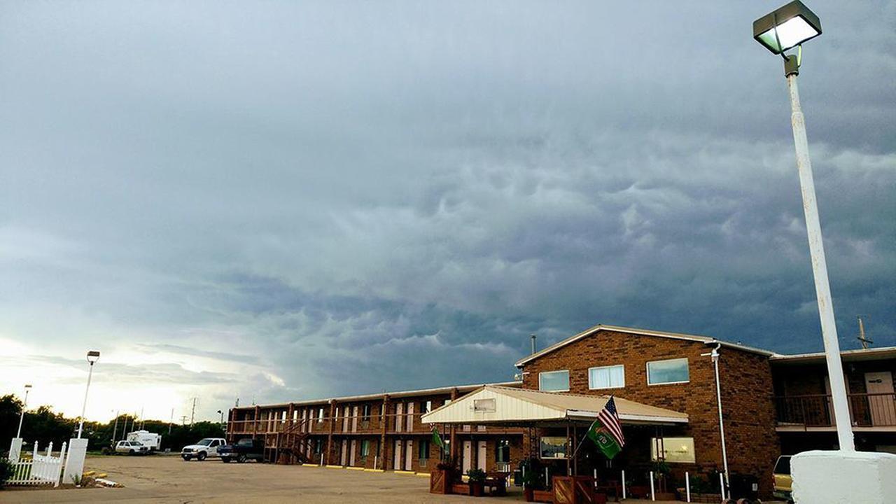 Kansas Country Inn Oakley Екстериор снимка