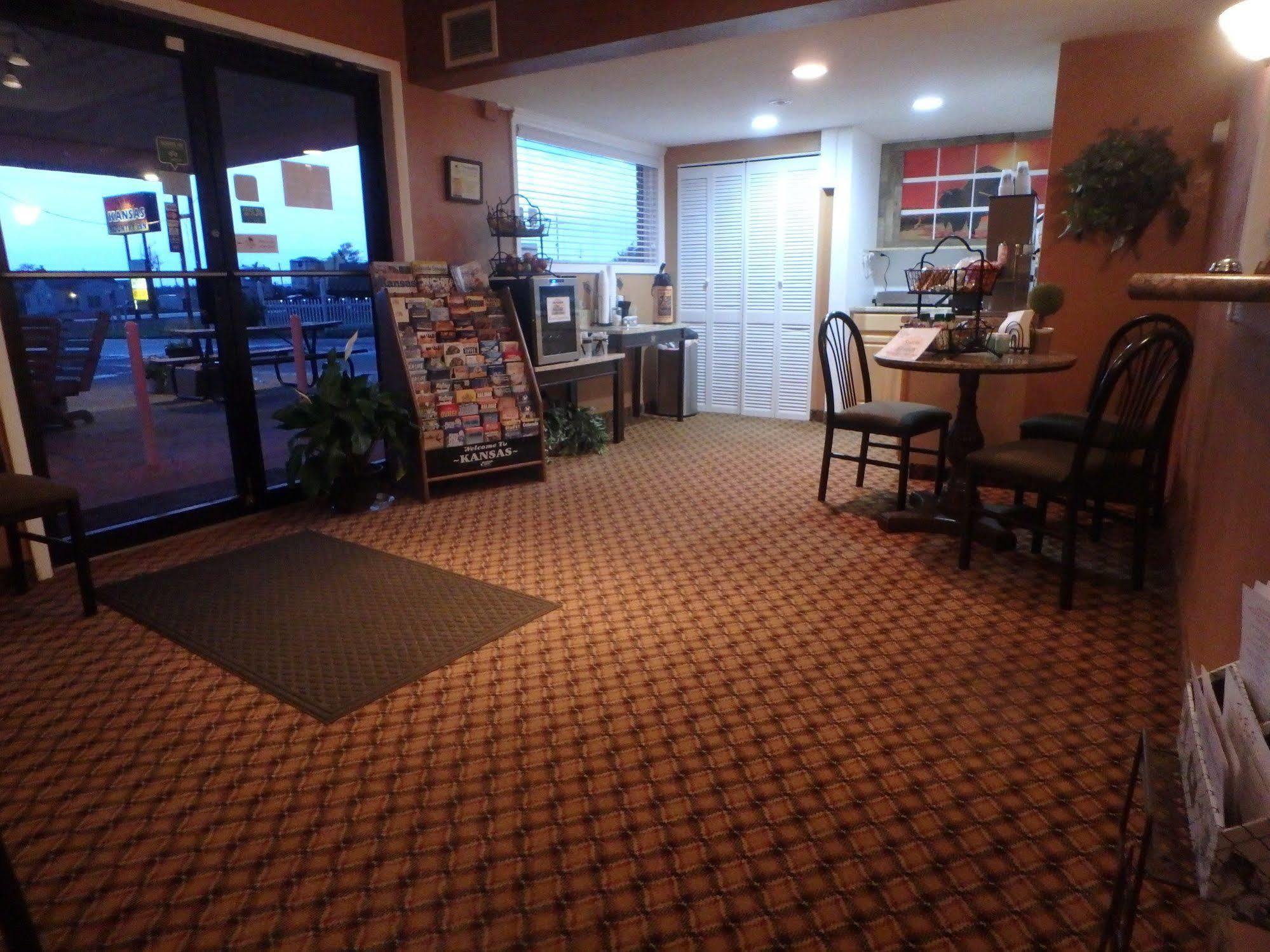 Kansas Country Inn Oakley Екстериор снимка