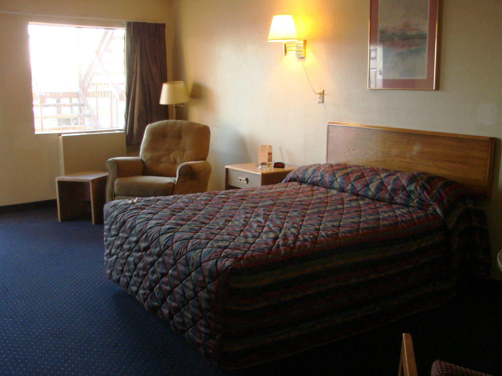 Kansas Country Inn Oakley Екстериор снимка