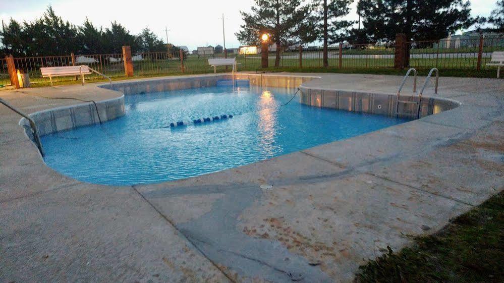 Kansas Country Inn Oakley Екстериор снимка