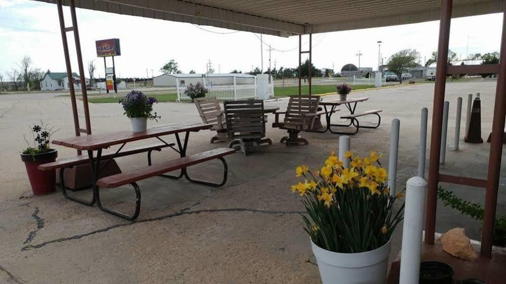 Kansas Country Inn Oakley Екстериор снимка