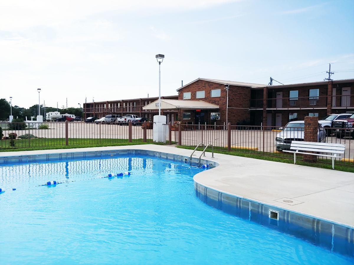 Kansas Country Inn Oakley Екстериор снимка